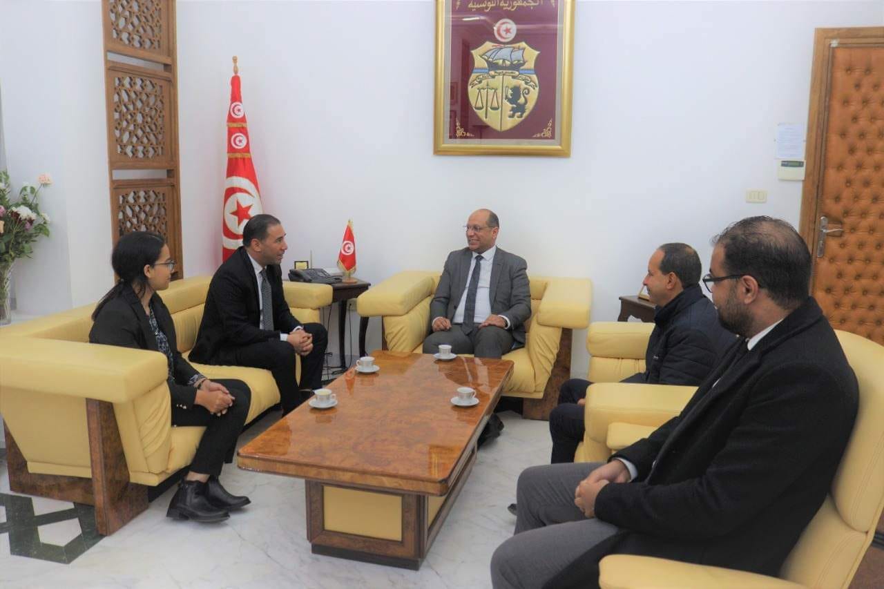 وزير الشؤون الاجتماعية يلتقي رئيس الرابطة التونسية للدفاع عن حقوق الإنسان
